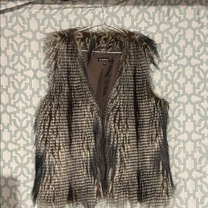 Mi Faux Fur Vest in Black and cream